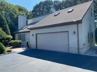 43 Macintosh Dr, Cranston, RI 02921