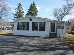 827 Arrowwood Pl, Niagara Falls, NY 14304