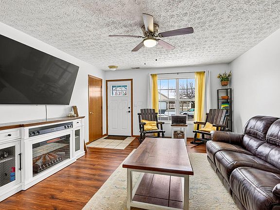 3rd image of 2339 Breeze Hill Dr