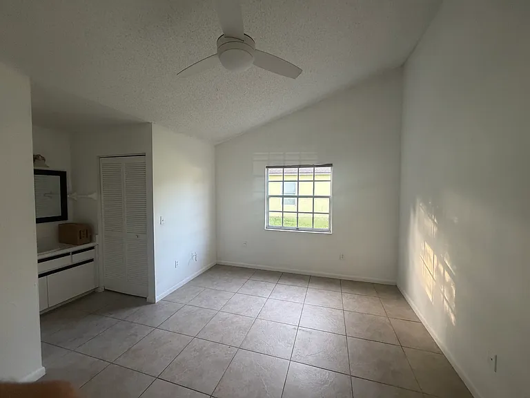 91 Wellwood Ln #B — Photo 1