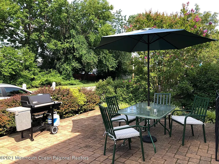 508 Lake Ter — Photo 15