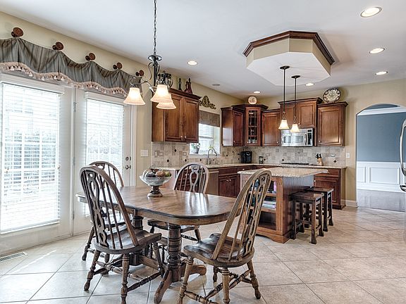 4th image of 25735 W Meadowland Cir