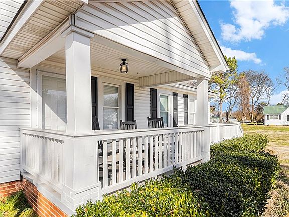 3rd image of 28 Walnut St