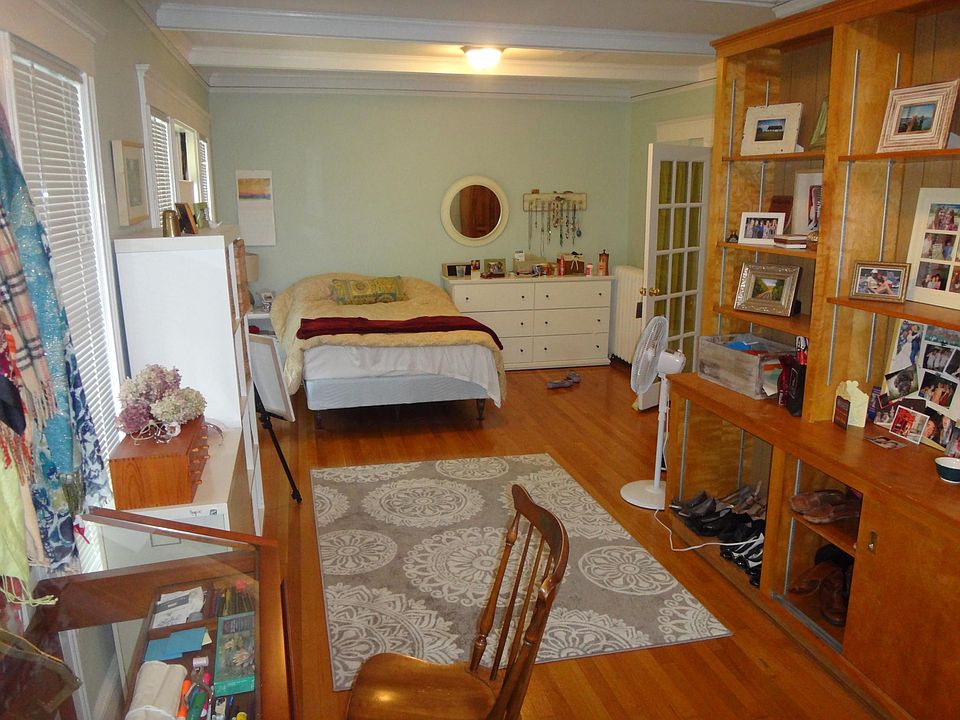 2nd image of 34 Leonard St #5