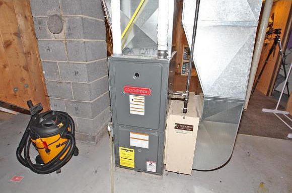 2nd image of 2531 W 8th St