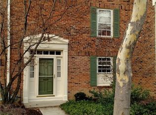 1013 Trevitt Cir N, Cleveland, OH 44143