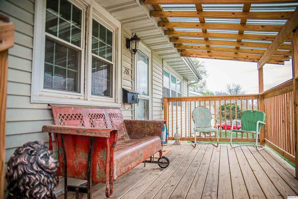 709 Hamilton Ave, Quincy, IL - View 2