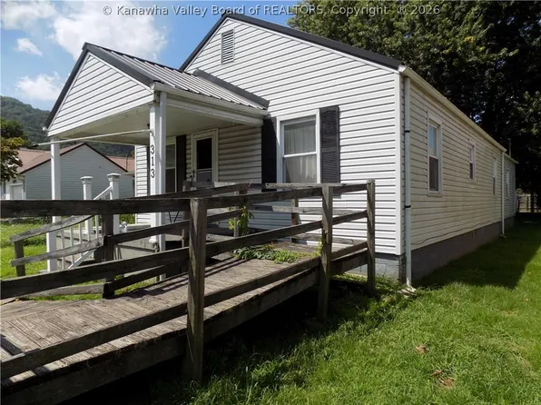 313 E 10th St, Belle, WV 25015