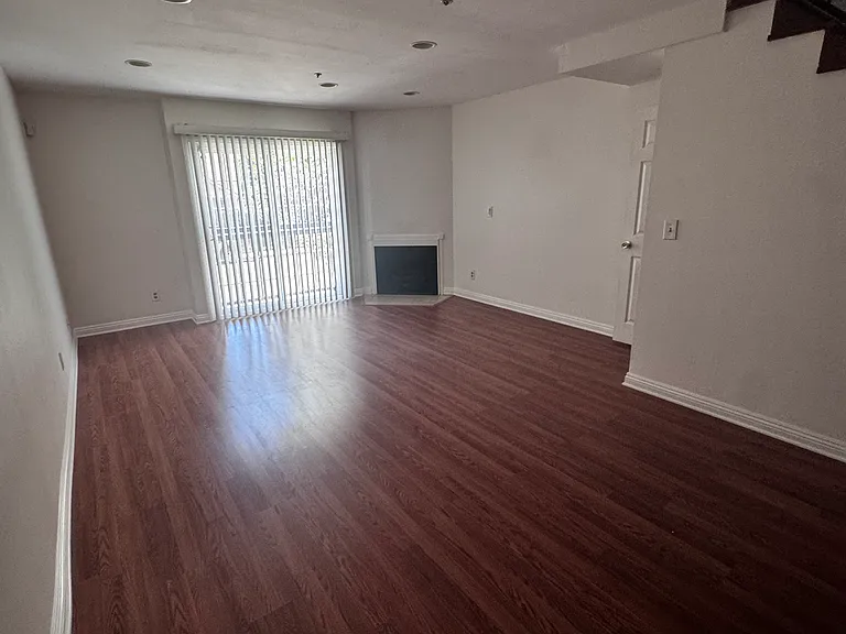 147 W Acacia Ave #103 — Photo 10