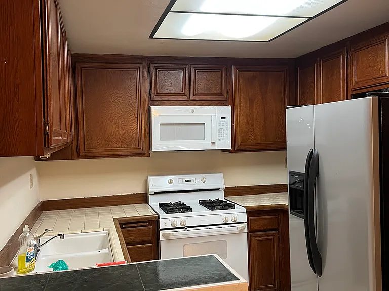 21815 Saticoy St #35 — Photo 4