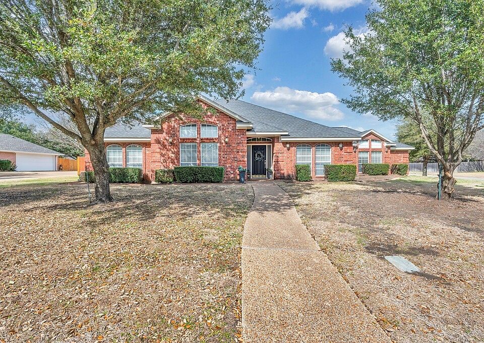 1st image of 856 Country Lane Dr