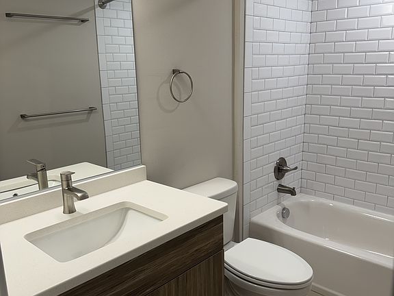 3rd image of 1111 N Thompson St #103