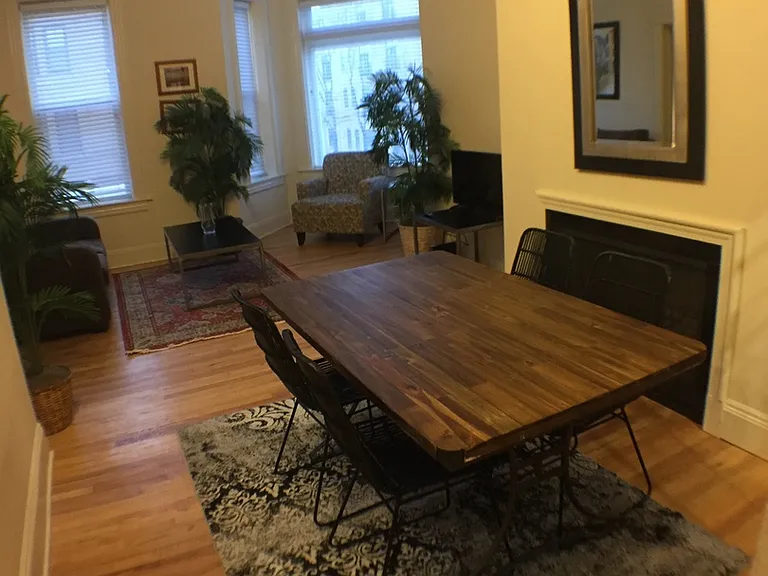 1153 W Dickens Ave — Photo 4