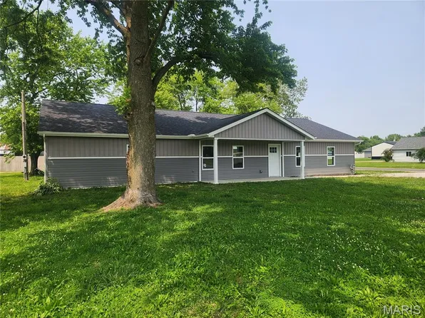 313 E Wall St, Worden, IL 62097