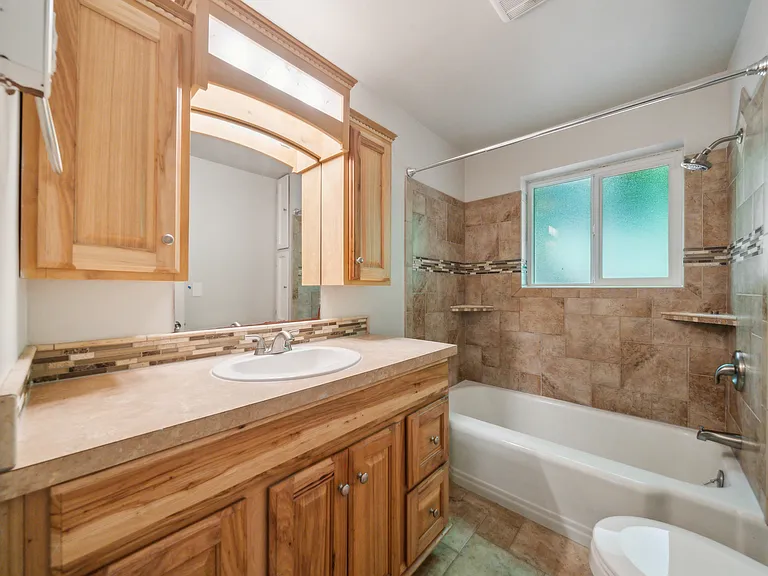 4510 SE Aldercrest Rd — Photo 13