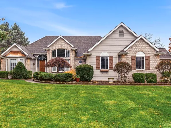 57125 Bluff Crest Dr, Elkhart, IN 46516