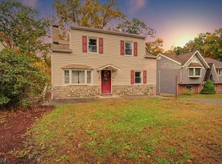 7 Redwood Ln, Lake Hopatcong, NJ 07849