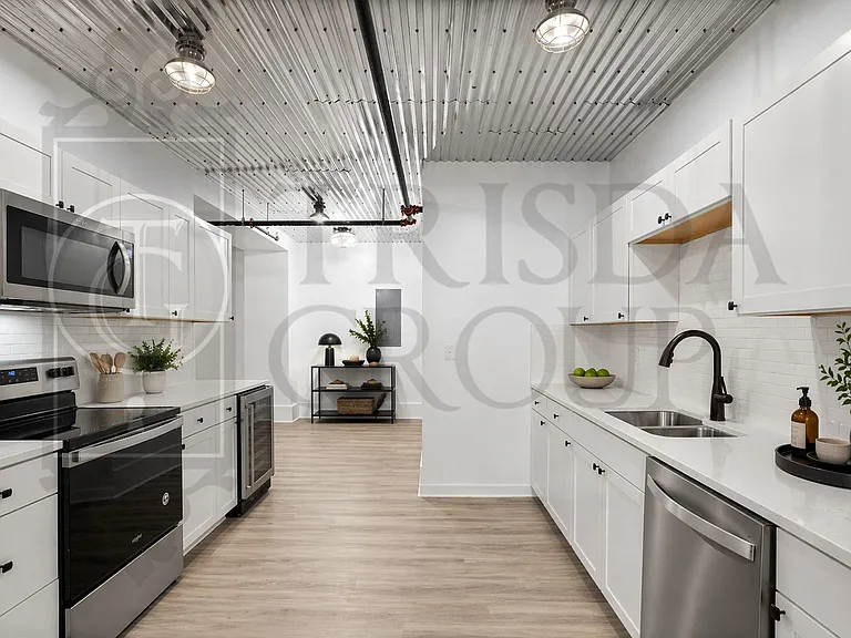160 Southern Ave — Photo 45