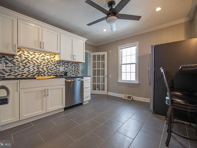 540 S Adams St — Photo 10