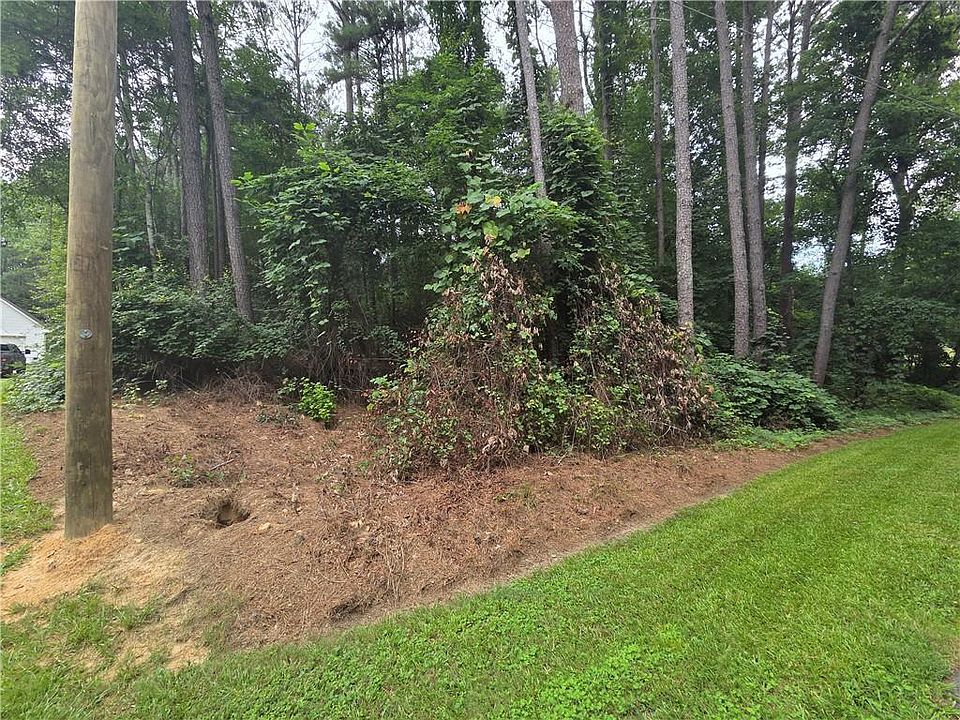 2nd image of 690 N Lake Cir