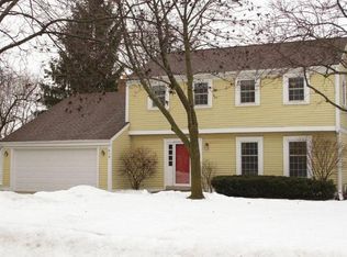 610 Cheyenne Dr, Waukesha, WI 53188