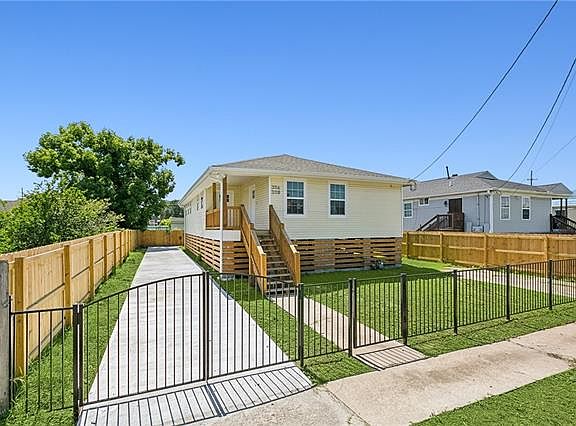 2nd image of 3118 Spain St