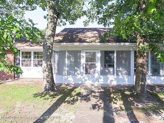 2nd image of 815C Balmoral Court