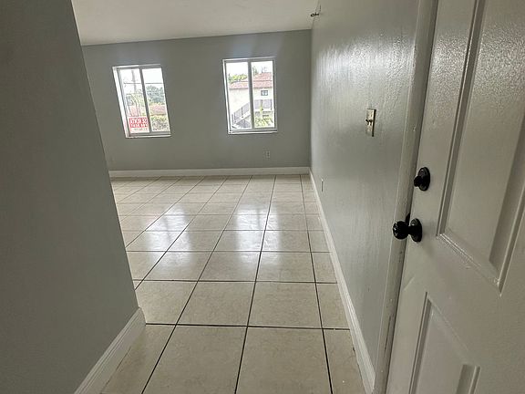 3rd image of 1216 SW 39th Ave APT 4