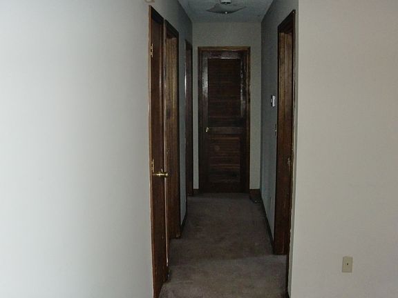 4th image of 634 N Foster St #2