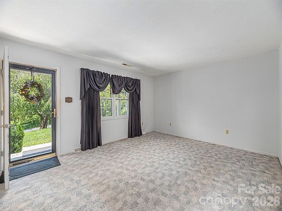 3rd image of 25 Laurel Park Dr