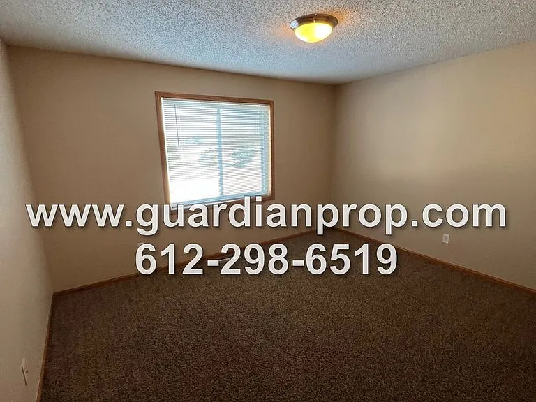 3431 Century Dr — Photo 13