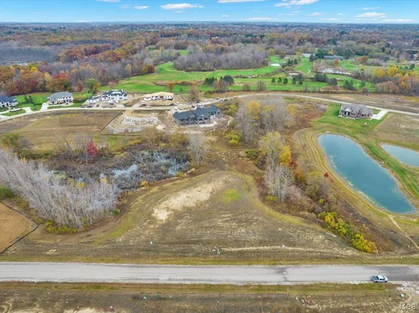 1632 Vista Dr, Oakland, MI 48363