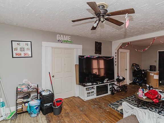 3rd image of 1410 E 6th Ave