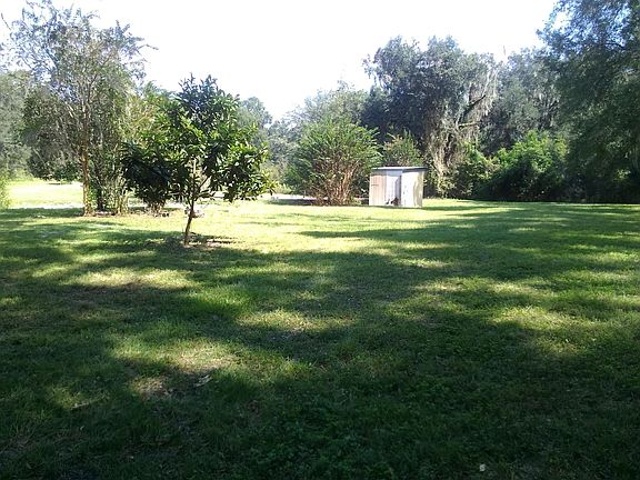 2nd image of 219 SW Tall Oak Gln
