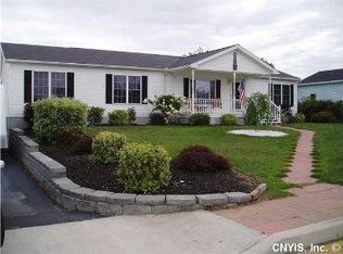 919 Strawberry Ln, Clayton, NY 13624
