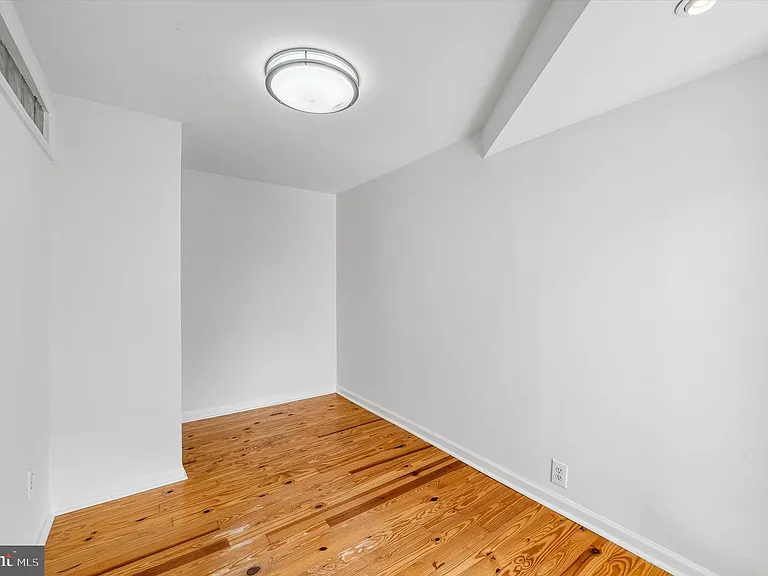 2042 E Huntingdon St — Photo 19