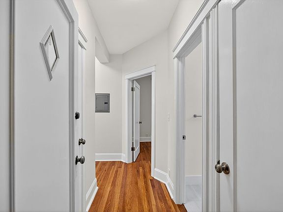 3rd image of 990 Bay St APT 207