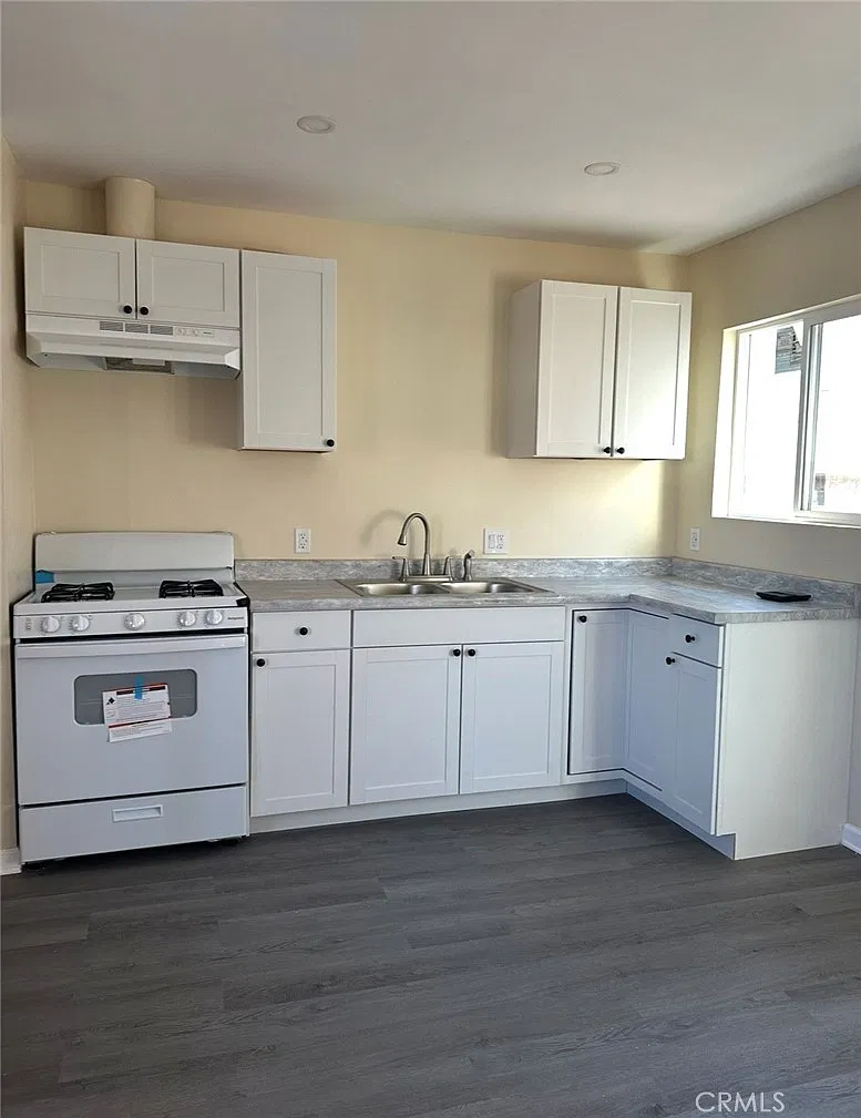 2 bed, 896 sqft, $2,600 — Photo 1