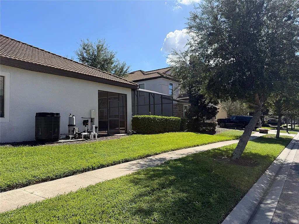 4 bed, 3.0 bath, 2225 sqft, $2,950 — Photo 2