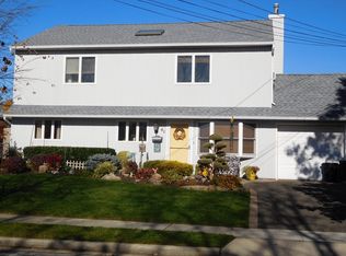 40 Vernon St, Plainview, NY
