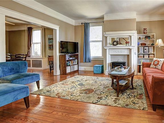 3rd image of 200 W 33rd St