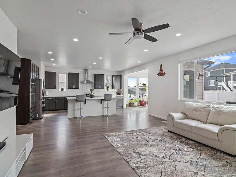 2283 N Elderberry Dr — Photo 3