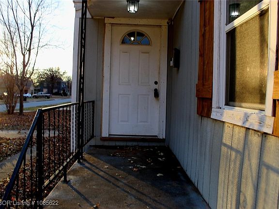 3rd image of 1616 Houston St