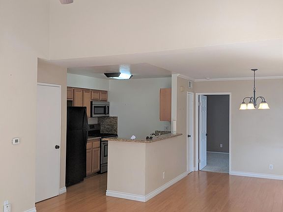 4th image of 24432 Valle Del Oro Unit 202