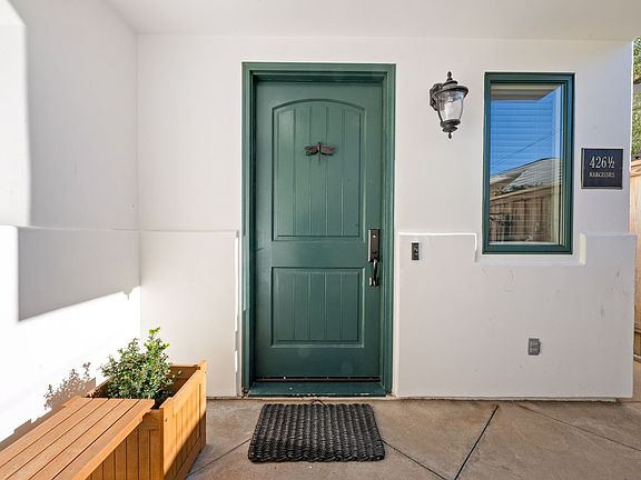 3rd image of 426 Narcissus Ave