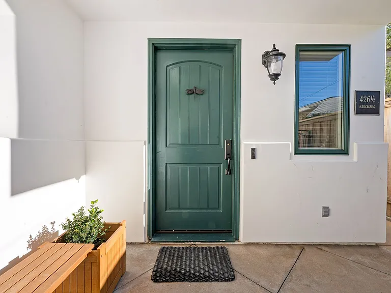 426.5 Narcissus Ave — Photo 3