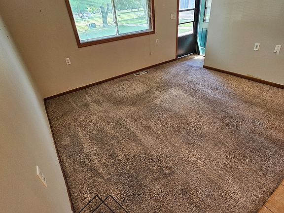 3rd image of 102 8th Ave NW #6-A