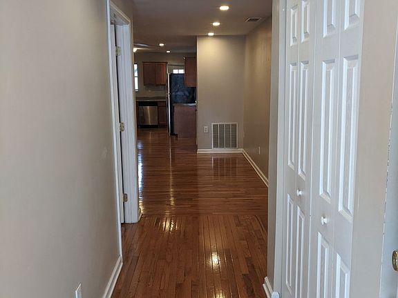 4th image of 256 37th St #2