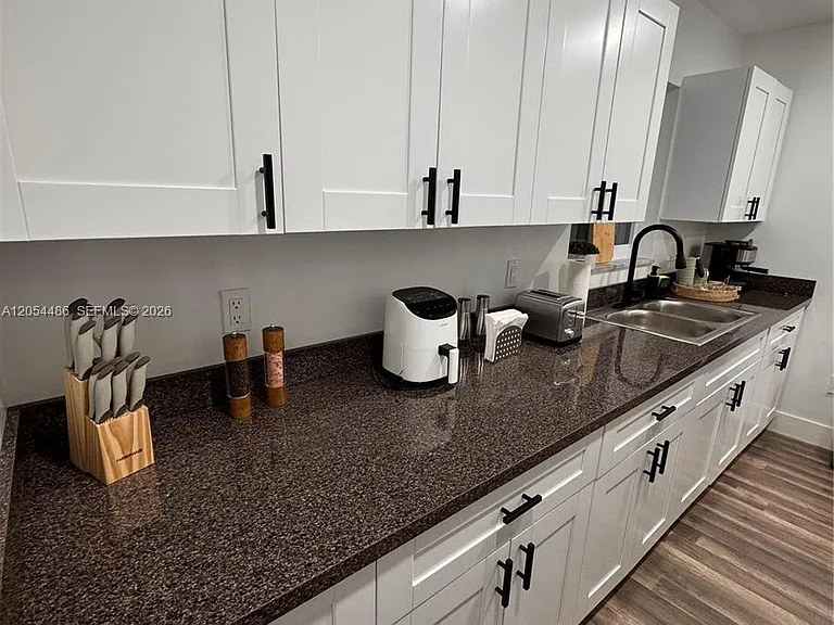 22258 Beverly Ave — Photo 9