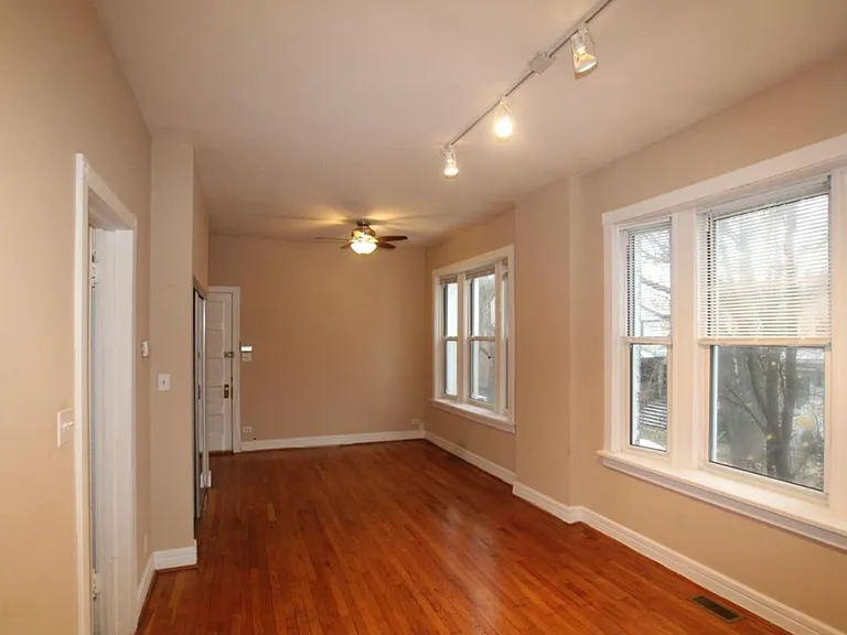 1741 W Byron St #2 — Photo 5
